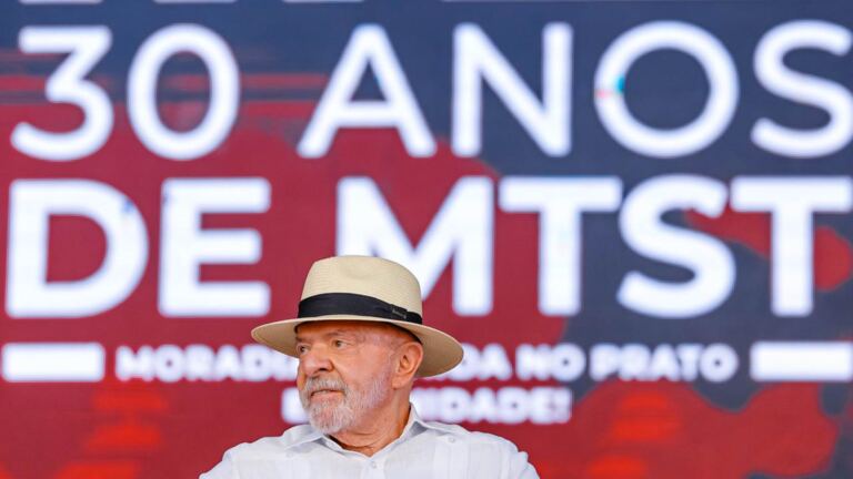 em-ato-do-mtst,-lula-poe-moradia,-mulheres-e-6×1-no-centro-da-campanha