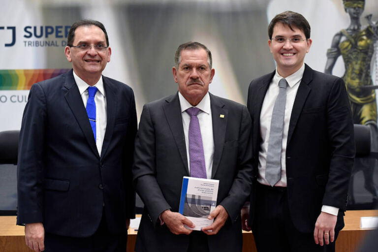 apos-concurso-anulado-na-usp,-filho-de-ministro-do-stj-nega-pressao-de-ministros-do-stf