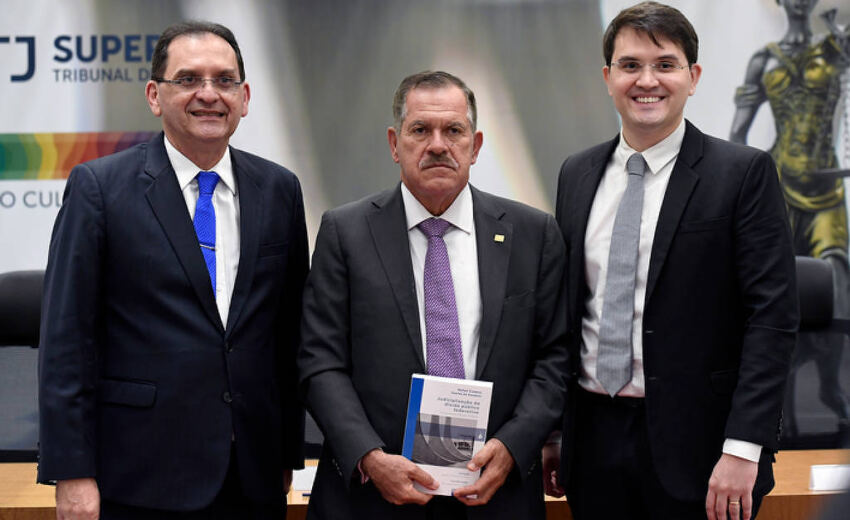 apos-concurso-anulado-na-usp,-filho-de-ministro-do-stj-nega-pressao-de-ministros-do-stf