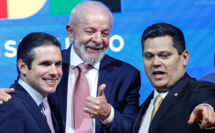 lula-negocia-com-centrao-apoio-a-motta-e-alcolumbre-apos-as-eleicoes,-diz-jornal