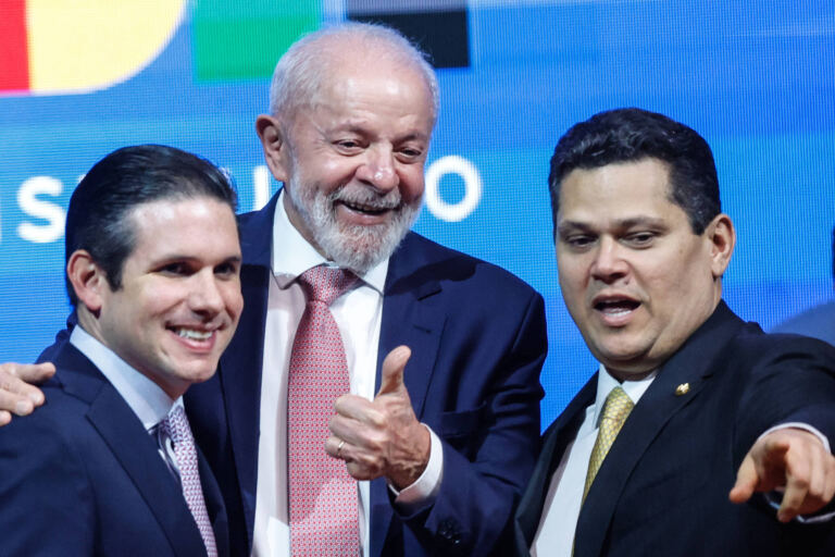 lula-negocia-com-centrao-apoio-a-motta-e-alcolumbre-apos-as-eleicoes,-diz-jornal