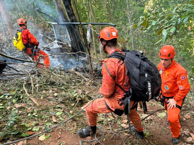 queda-de-helicoptero-no-rio-mata-tres-colombianas-e-piloto-durante-passeio
