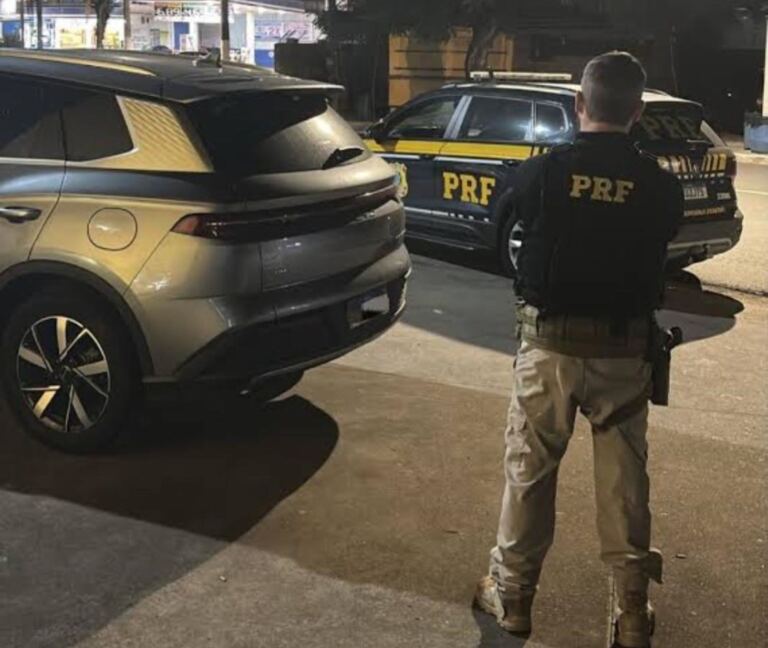 cinco-estrangeiros-sao-presos-com-carro-clonado-na-dutra