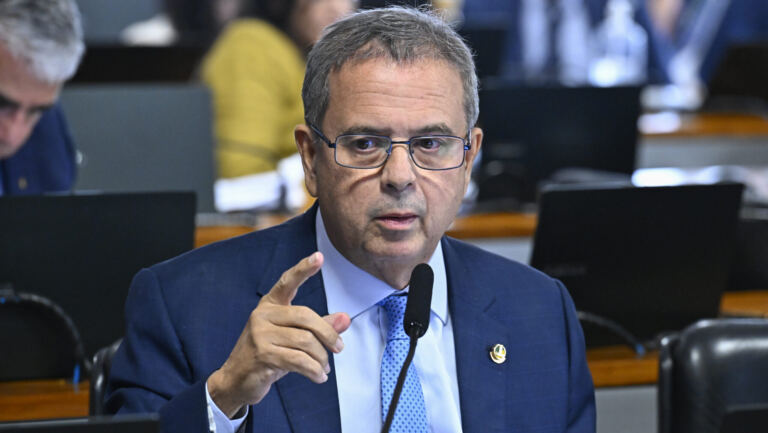 candidata-trans-do-rn-acusa-rogerio-marinho-de-homofobia-apos-pl-retirar-seu-nome-das-urnas