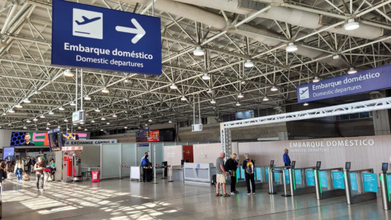 pf-prende-mulher-por-furto-de-bagagens-na-area-restrita-do-aeroporto-do-galeao