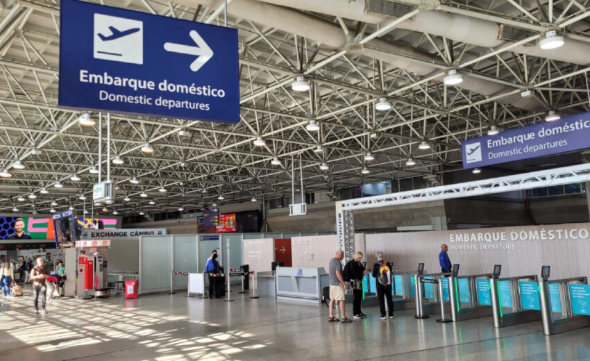 pf-prende-mulher-por-furto-de-bagagens-na-area-restrita-do-aeroporto-do-galeao