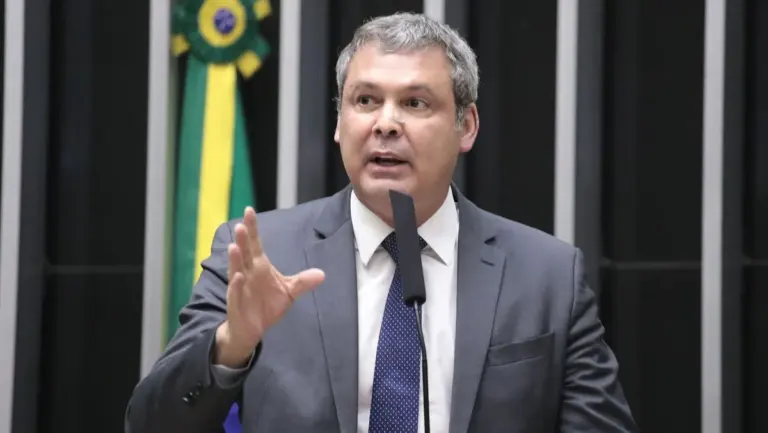 lindbergh-reage-a-denuncia-de-armacao-contra-alfredo-gaspar:-“picaretagem”
