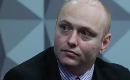 moraes-veta-trabalho-de-delgatti-em-redes-sociais-e-mantem-restricoes-do-regime-aberto