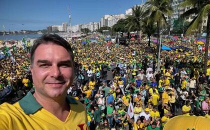 flavio-inicia-campanha-no-mesmo-cenario-de-atos-golpistas-de-bolsonaro