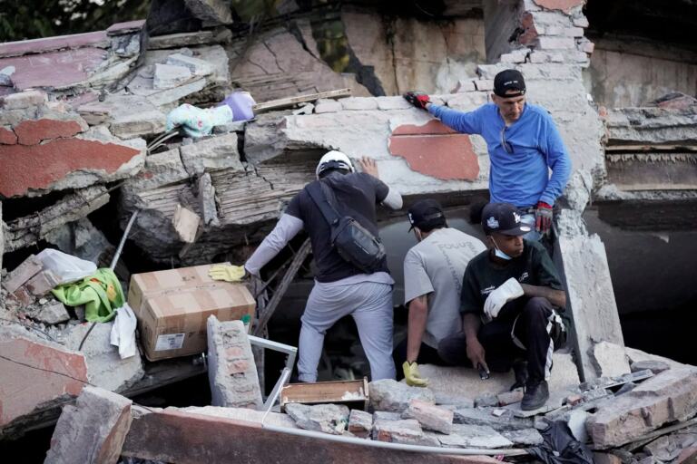colombia-busca-desaparecidos-apos-terremoto-de-7,4-que-deixou-mais-de-100-mortos