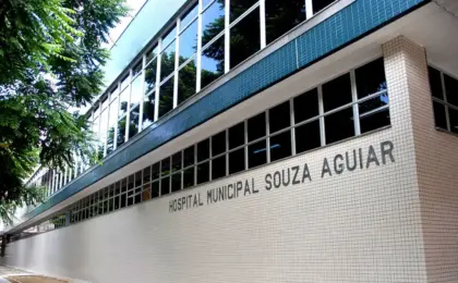 aluno-tenta-atacar-professor-com-faca-e-e-contido-por-colegas-na-tijuca