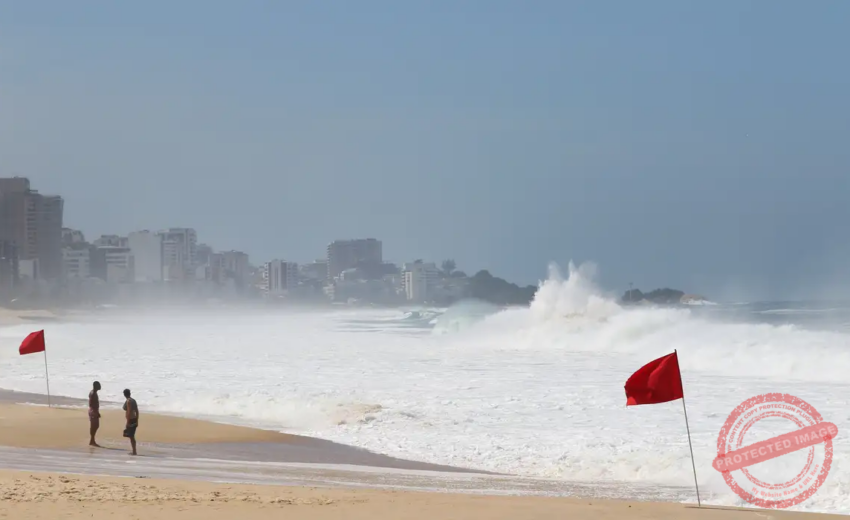 rio-tera-dia-de-temperatura-em-declinio-com-chuva-e-mar-de-ressaca