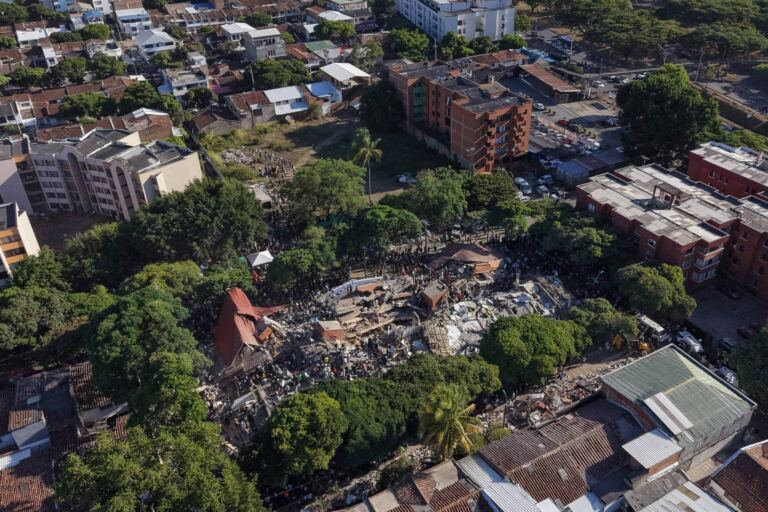 cidade-colombiana-tem-toque-de-recolher-apos-terremoto-e-roubos