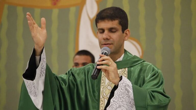 o-grupo-ultraconservador-que-levou-padre-de-jundiai-a-excomunhao