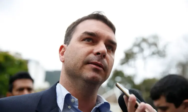 flavio-deve-ser-multado-por-video-de-bolsonaro-com-ia