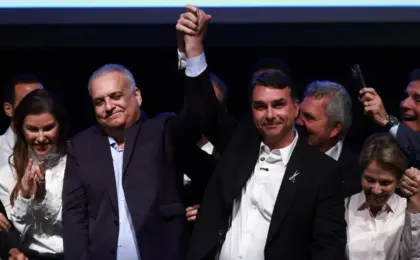 flavio-bolsonaro-nega-troca-de-vice-e-chama-acusacao-contra-gaspar-de-“farsa”
