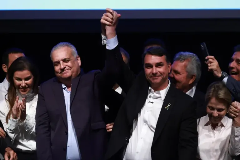 flavio-bolsonaro-nega-troca-de-vice-e-chama-acusacao-contra-gaspar-de-“farsa”
