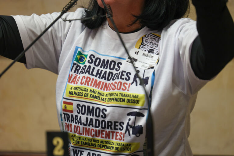 “tolerancia-zero-para-quem?”-vereadores-querem-suspender-decreto-contra-camelos-no-rio