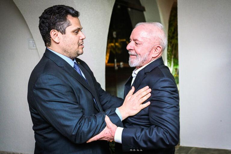 alcolumbre-admite-tregua-com-lula,-mas-mantem-6×1-para-depois-das-eleicoes