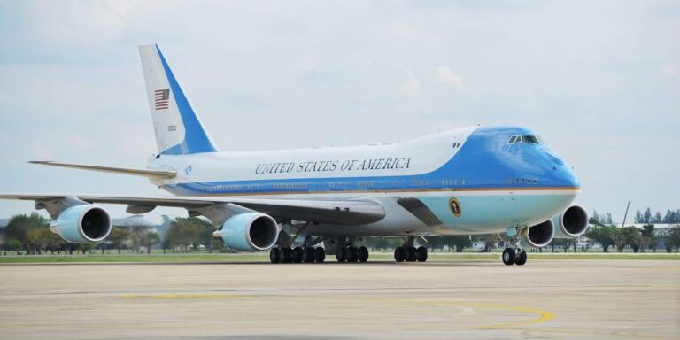 jornalistas-denunciam-trump-por-usar-air-force-one-como-isca-contra-ameaca-do-ira