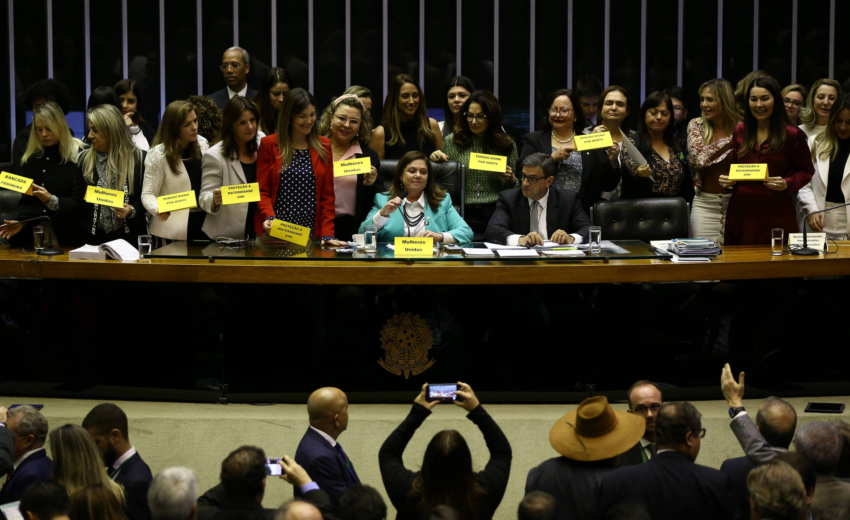 mulheres-tem-mais-dificuldade-em-parmenecer-nos-cargos-politicos,-mostra-estudo