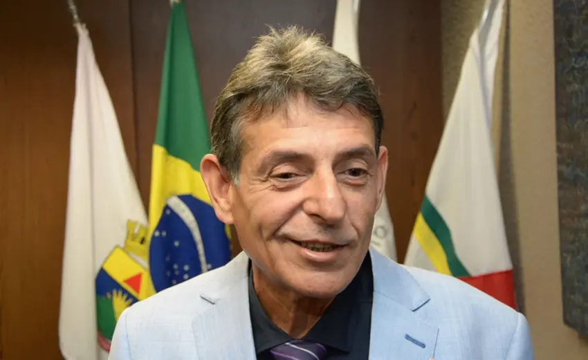 mais-de-r$-100-mil:-o-supersalario-do-juiz-flagrado-fumando-e-bebendo-em-sessao
