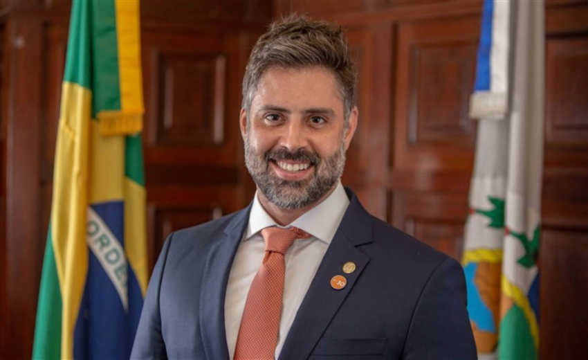 ex-deputado-alexandre-freitas-e-atingido-por-carro-enquanto-pilotava-moto-na-lagoa