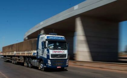 volume-de-servicos-no-brasil-fica-estavel-em-junho-e-segue-perto-do-recorde-historico
