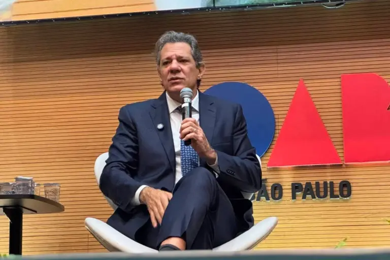 haddad-denuncia-abordagem-da-pm-com-fuzis-na-porta-de-casa