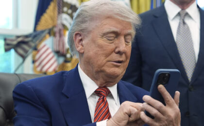 trump-e-processado-por-venda-de-acesso-antecipado-a-posts