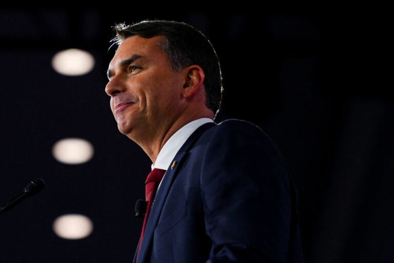 ufrj-nega-pos-de-flavio-bolsonaro-e-campanha-alega-“equivoco”