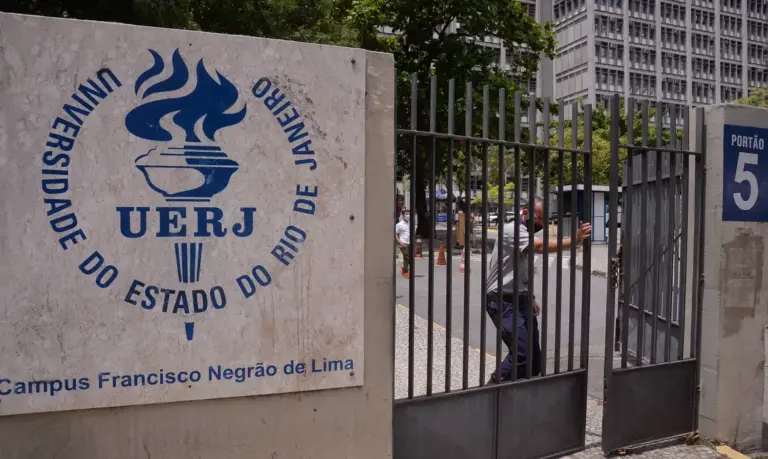 uerj-pede-que-comunidade-academica-evite-regiao-do-campus-maracana-apos-tiros-e-protesto-na-mangueira