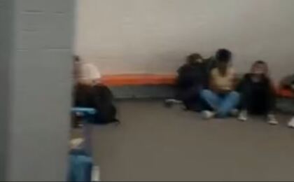 fonoaudiologa-baleada-em-onibus:-passageiros-fugiram-e-se-abrigaram-em-escola