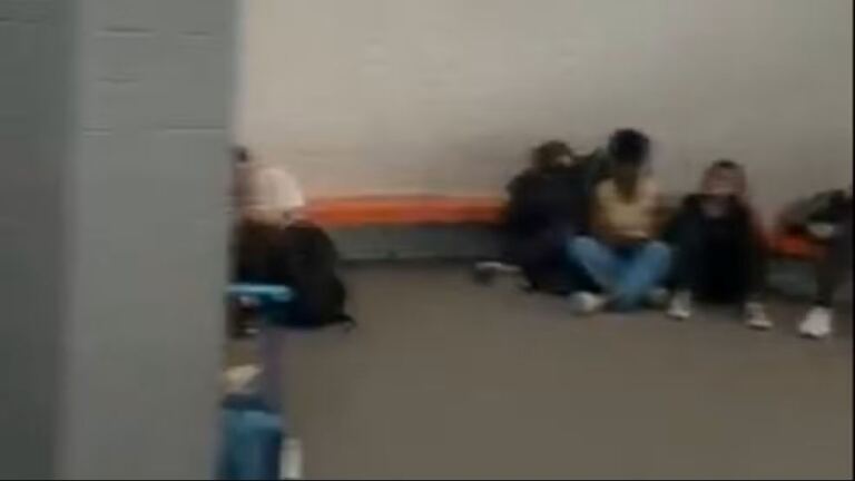 fonoaudiologa-baleada-em-onibus:-passageiros-fugiram-e-se-abrigaram-em-escola
