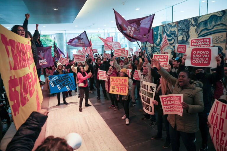 justica-barra-denuncia-contra-mtst-por-protesto-no-itau-pela-taxacao-dos-super-ricos