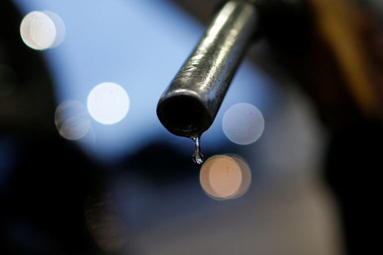 como-o-projeto-aprovado-no-senado-usa-a-alta-do-petroleo-para-baratear-combustiveis