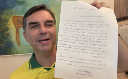 flavio-bolsonaro-pode-seguir-sem-ver-o-pai-apos-episodio-com-carta,-indica-pgr