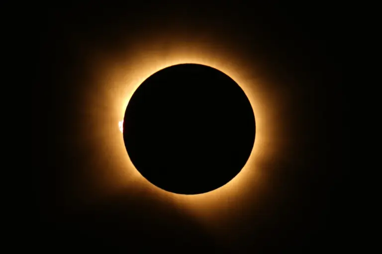 eclipse-solar-total-encanta-a-europa-e-pode-ser-revisto-em-transmissao-online