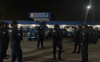 acao-da-pm-em-27-comunidades-contra-avanco-do-cv-tem-barricadas-em-chamas
