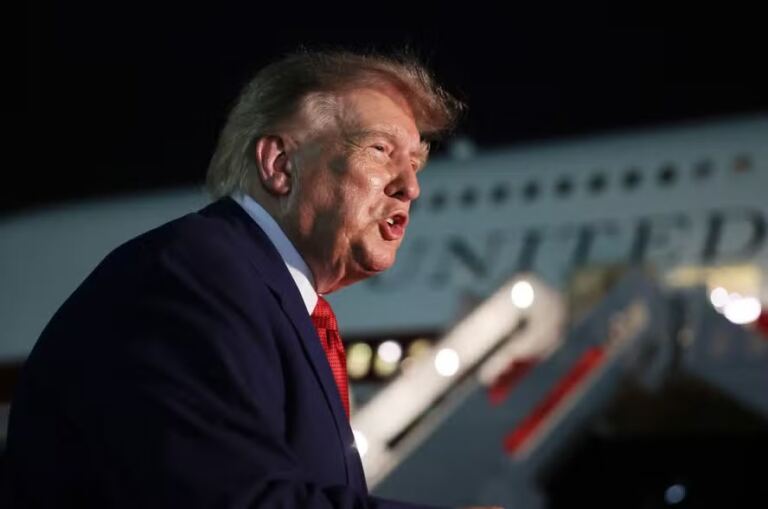 trump-e-processado-por-plano-de-vender-acesso-antecipado-a-posts