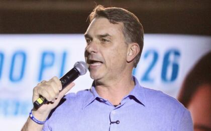 deputado-do-pt-aciona-a-pf-contra-flavio-bolsonaro-por-disputa-de-mansao-com-richarlison