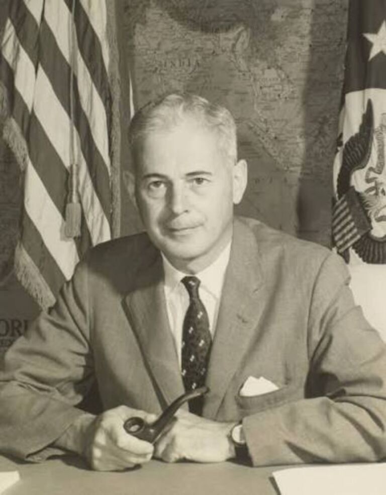 ufrj-anula-honoris-causa-de-ex-embaixador-dos-eua-ligado-ao-golpe-de-1964