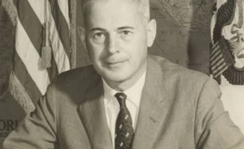 ufrj-anula-honoris-causa-de-ex-embaixador-dos-eua-ligado-ao-golpe-de-1964