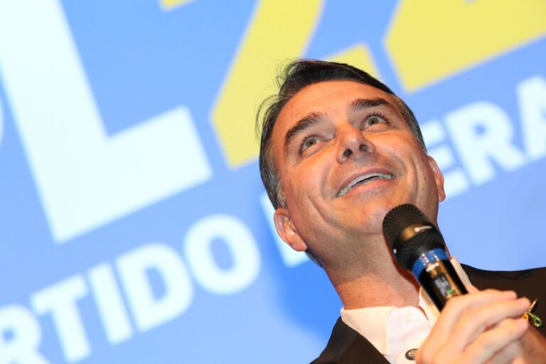 tse-reverte-filiacao-de-flavio-bolsonaro-ao-missao