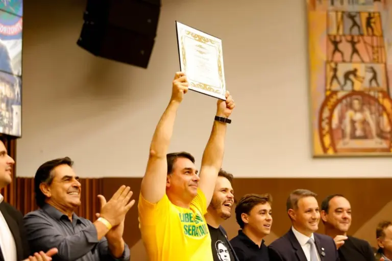 aparelho-que-filiou-flavio-bolsonaro-ao-missao-e-de-belo-horizonte