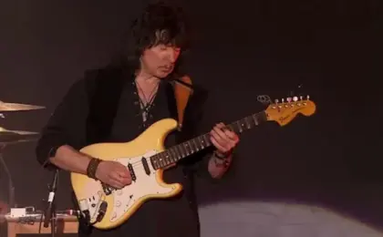 ritchie-blackmore-se-junta-ao-deep-purple-apos-33-anos-e-toca-“smoke-on-the-water”