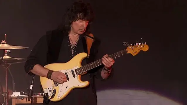 ritchie-blackmore-se-junta-ao-deep-purple-apos-33-anos-e-toca-“smoke-on-the-water”