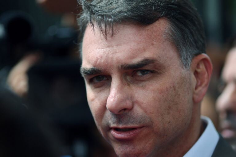 faltou-o-cep-na-filiacao-de-flavio-bolsonaro.-por-moises-mendes