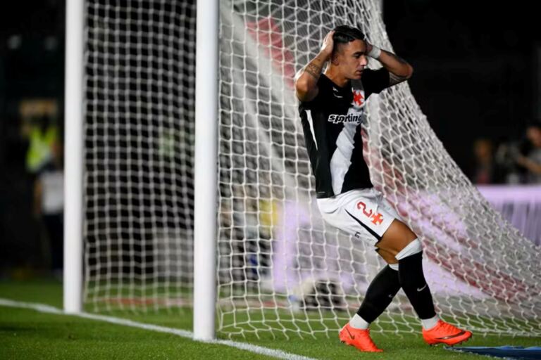 vasco-erra-nas-finalizacoes,-nao-faz-gol-e-e-vaiado-em-sao-januario