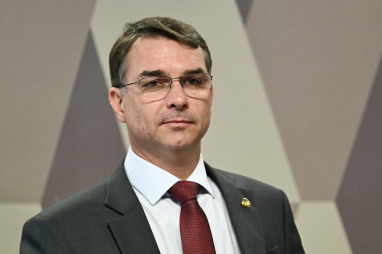 flavio-bolsonaro-tem-plano-para-limitar-acoes-do-stf-em-casos-que-ja-o-beneficiaram